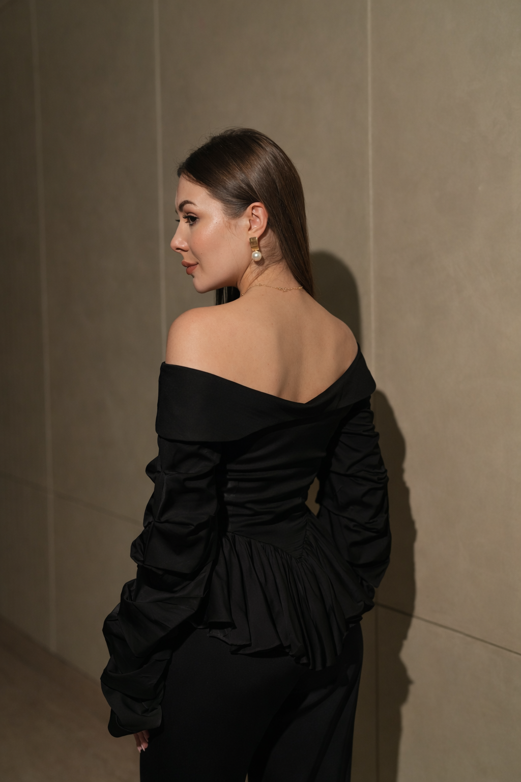 Cold Shoulder (Black)