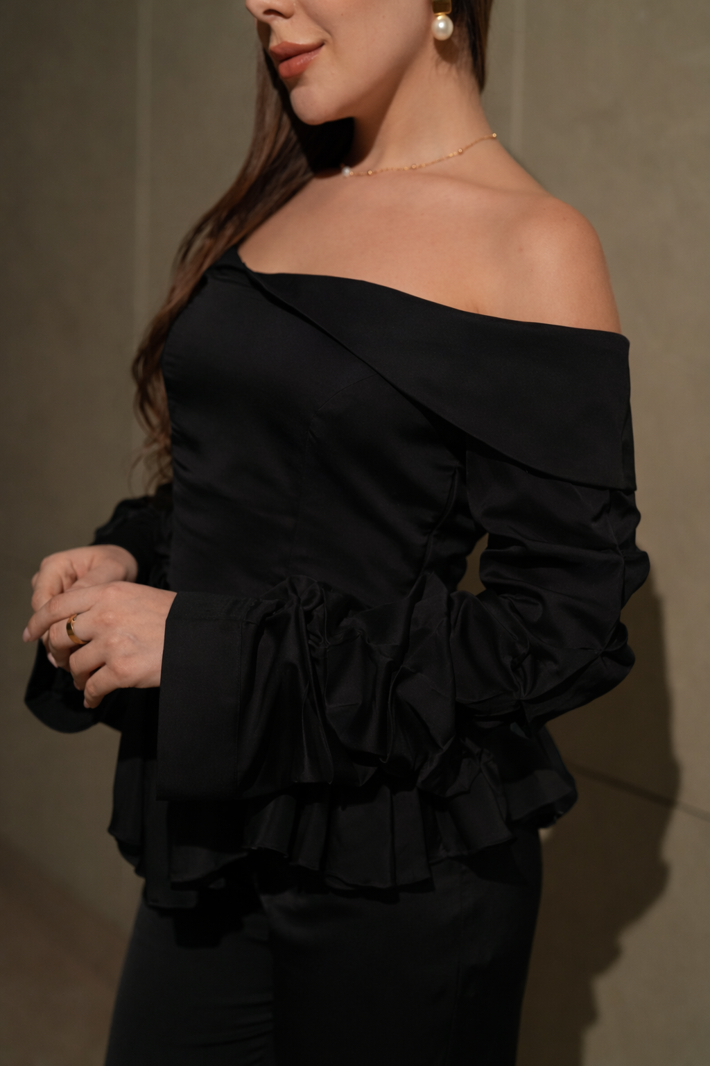 Cold Shoulder (Black)