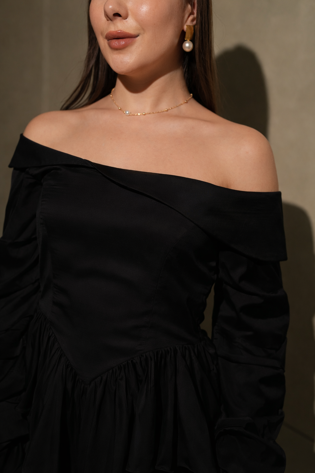 Cold Shoulder (Black)